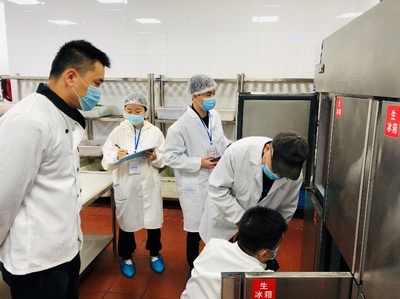 深化后勤管理服务，我校荣获“上海市绿色餐厅示范单位”和“餐饮5A单位”荣誉称号