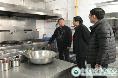 后勤集团检查学生食堂开学准备工作